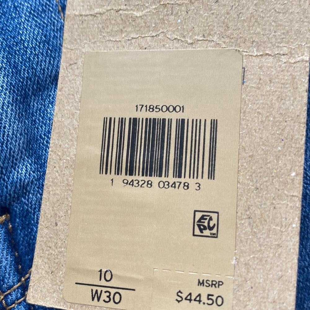 Levi's Mid Rise Bermuda Shorts - Picture 3 of 6